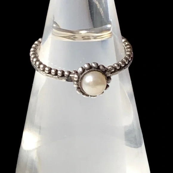 SILPADA Retired Sterling Silver Pearl Woman’s Ring Designer Jewelry - Picture 2 of 9